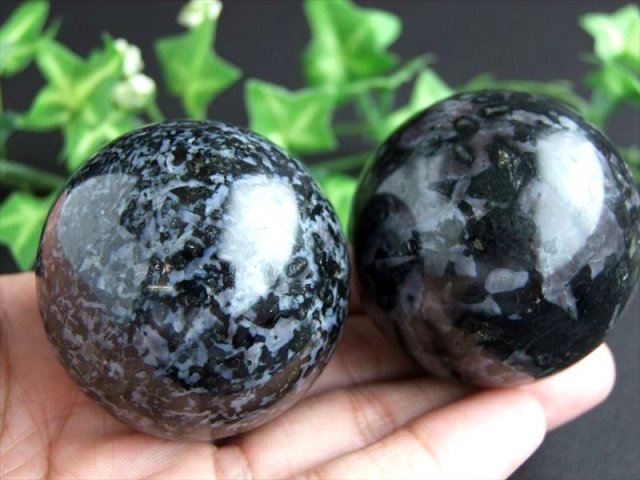 インディゴガブロ 斑糲岩 はんれいがん 丸玉 直径50mm-52mm 魔法使い