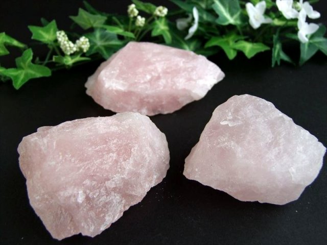 大特価 ローズクォーツ ラフ 原石 重さ約100g-130g 恋愛成就のお守り