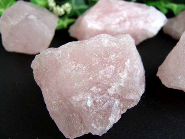 大特価 ローズクォーツ ラフ 原石 重さ約100g-130g 恋愛成就のお守り