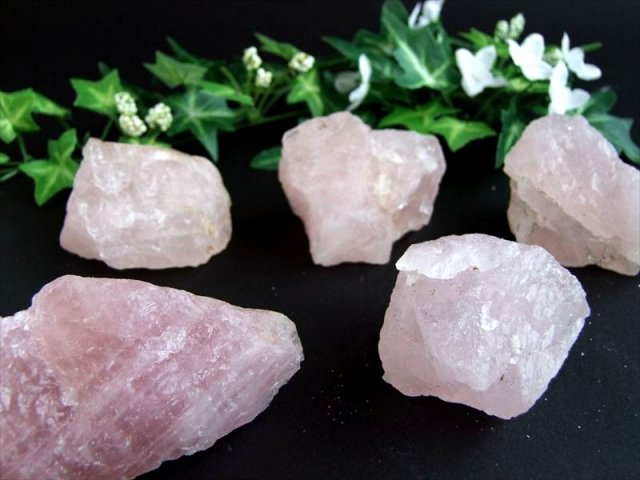 大特価 ローズクォーツ ラフ 原石 重さ約100g-130g 恋愛成就のお守り