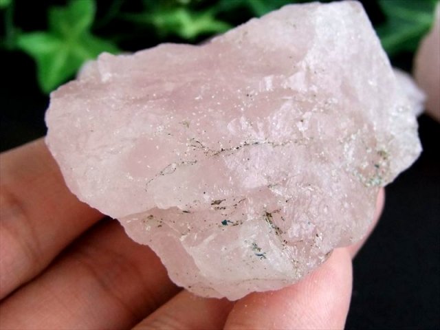 大特価 ローズクォーツ ラフ 原石 重さ約100g-130g 恋愛成就のお守り