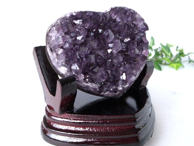 アメジスト ハート型 クラスター 専用木製台座付 高さ116mm 重さ492g 極上濃厚パープル＆美結晶 愛の守護石 紫水晶 1点物 ウルグアイ産