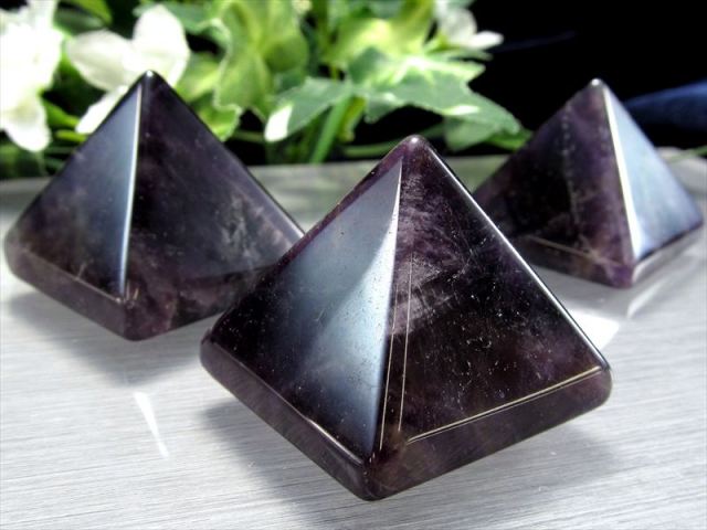 濃厚発色 アメジスト ピラミッド 置物 1個売り 幅約30mm×30mm アメトリンあり 天然石 パワーストーン 愛の守護石 紫水晶 2月の誕生石