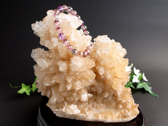 フラワータイプ！ カルサイト 結晶 クラスター 台座付 重さ2844g 特徴的シルエットが美しい 繁栄・成功・希望を表す石 方解石 中国 貴州省産