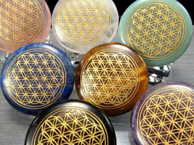 選べる7種類 フラワーオブライフ(生命の花)パームストーン タンブル 調和とバランスを表す図形 天然水晶 アメジスト ローズクォーツ ラピスラズリ