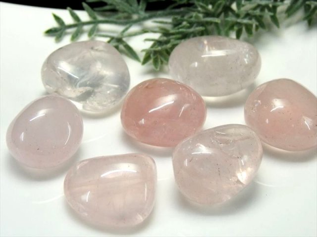 超希少モザンビーク産 ローズクォーツ（紅水晶）タンブル 詰合せ 一袋約100g 約5-7個入り ぷるぷる透明ピンク 恋愛・愛情運を象徴するストーン