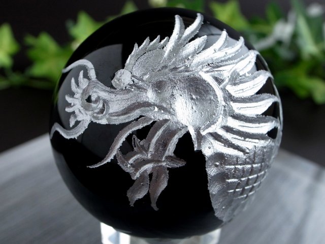 大吉開運！五本爪龍神彫り 秀逸な繊細彫刻 縁起物！ 五本爪龍彫り オブシディアン 丸玉 サイズ約49mm 重さ158g ドラゴンボール 龍玉 付き