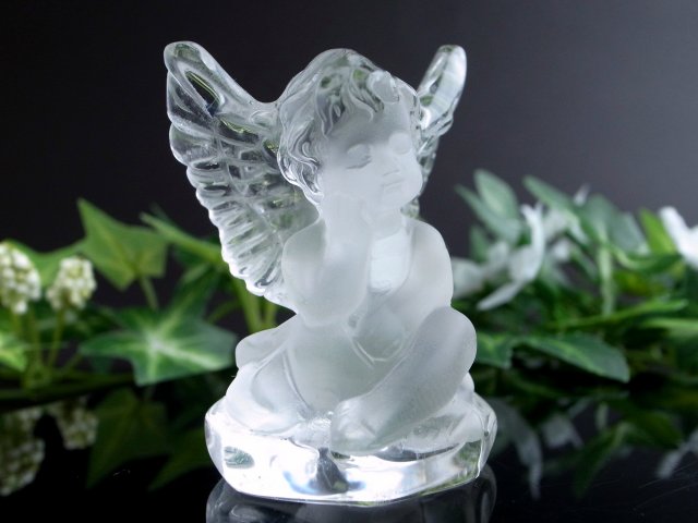天使の微笑み ベビーエンジェル 天然 水晶彫刻置物 高さ約50mm 重さ約