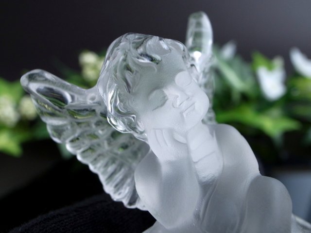天使の微笑み ベビーエンジェル 天然 水晶彫刻置物 高さ約50mm 重さ約42g 幸福を運ぶ天使モチーフ 手のひらに収まるお手頃サイズ