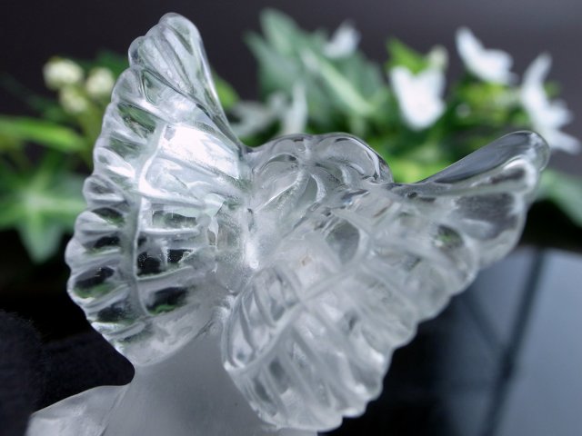 天使の微笑み ベビーエンジェル 天然 水晶彫刻置物 高さ約50mm