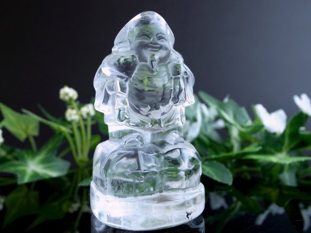 縁起物 大黒天 天然 水晶彫刻置物 高さ約53mm 重さ約57g 七福神で有名な大黒天様 手のひらに収まるお手頃サイズ インテリアや贈り物に