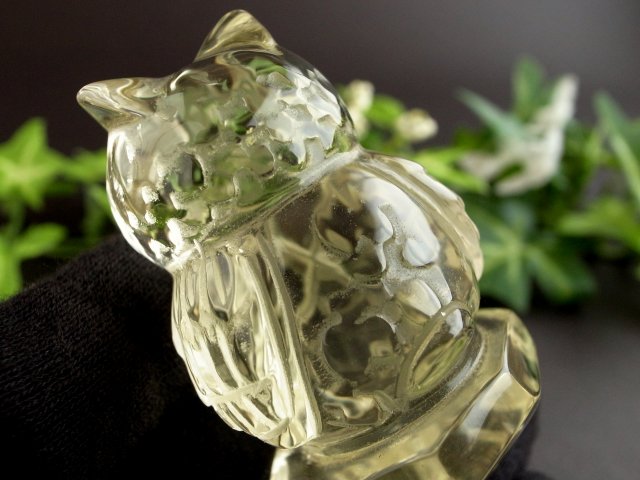 高品質 シトリン フクロウ彫り 止まり木 流木台座 付き 高さ50mm 重さ