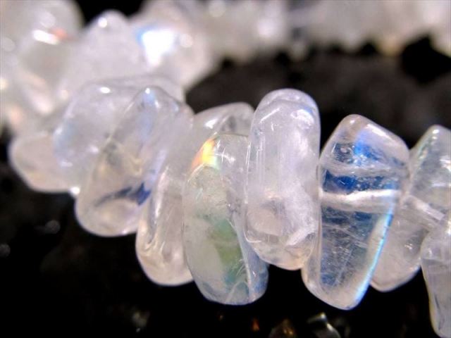 レインボームーンストーン さざれ ブレスレット 内径約16cm 幅約6mm