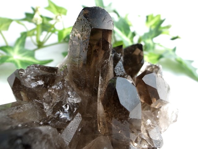 高品質 黒水晶 (モリオン) クラスター原石 重さ約349g 最強の魔除け・邪気払いの石 大自然の力強さ ギャランティカード付き ブラジル