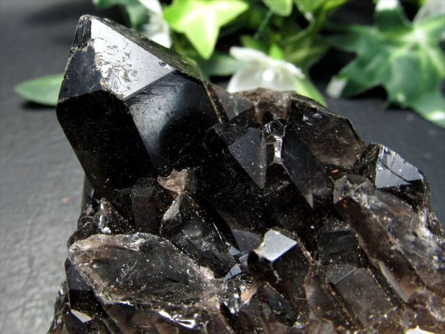 黒水晶　モリオン　スモーキークォーツ　煙水晶　天然石　パワーストーン　クラスター 1Kg スモーキークォーツ クラスター 煙水晶 原石 モリオン 黒