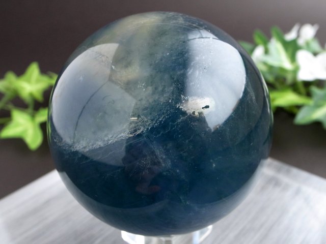 虹入り！ ブルーグリーンフローライト 丸玉 台座付 直径約62mm 重さ約426g ブルーフローライト 天才の石 つやつや光沢 一点物 蛍石