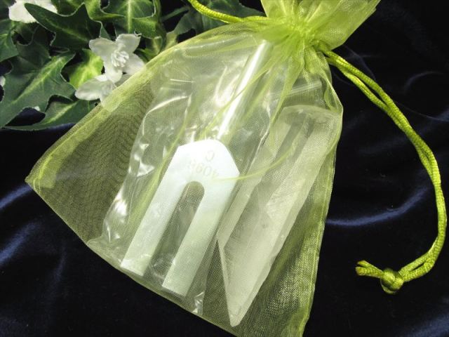 安定感抜群の持ちやすい大きめポイント付き ブラジル産 水晶ポイント付