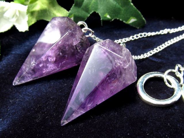 濃厚パープル アメジスト 6面カット ペンデュラム 1個売り 縦約35mm前後 チェーンの長さ約26.5cm リング付き ダウジングの必需品