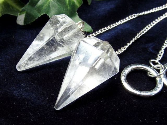 大人気 天然水晶 6面カット ペンデュラム 1個売り 縦約30mm前後 チェーンの長さ約26cm リング付き ダウジングの必需品