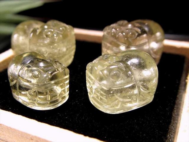 財運を高める瑞獣 リビアングラス 貔貅 ヒキュウ ビーズ 約1g-2g 1個売り 貴重パーツ 宇宙起源の絶大なパワー エジプト政府採掘禁止