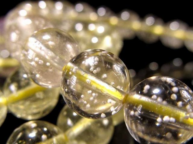 稀少！クリストバライト内包 リビアングラス ブレスレット 8.5mm-9mm×23珠前後 透明感抜群 リビア砂漠の秘宝 エジプトサハラ砂漠産