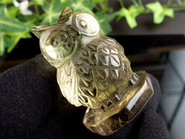 高品質 シトリン フクロウ彫り 止まり木（流木台座）付き 高さ48mm 重さ61g 富をもたらす商売繁盛の石 黄水晶 幸運を呼び込む鳥