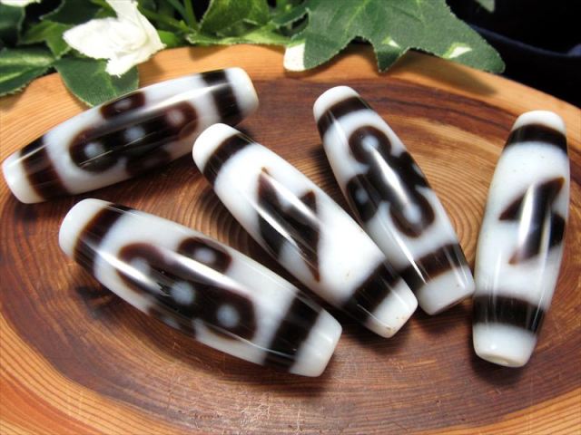 A至純天珠 閃電五眼白天珠(せんでんごがんしろてんじゅ) サイズ
