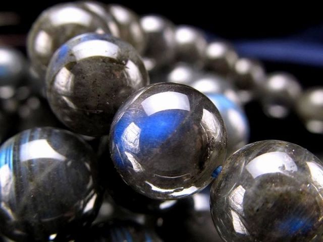 幻想的キャッツアイ効果 AA+ キャッツアイ・ブラックラブラドライト ブレスレット 11.5mm-12mm×18珠前後 漆黒の中に浮かび上がる極上濃厚ブルーシラー