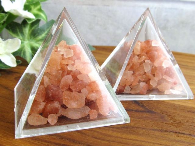 Sサイズ ヒマラヤ岩塩入り ピラミッド盛り塩セット 1個売り 縦約40mm 幅約40mm ピンクソルト 風水 ピラミッドパワー お部屋に置けるお清めパワースポット