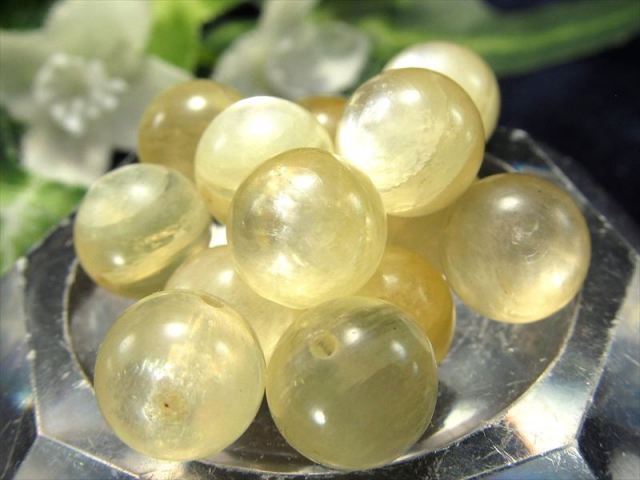 1粒売り 天然ゴールデンマイカ フロゴパイト 粒売り 8mm-8.5mm 華やかな金色の輝き 流通量極少超希少石 天然金雲母 魔除け・邪気払いの石 ビーズ ブラジル産