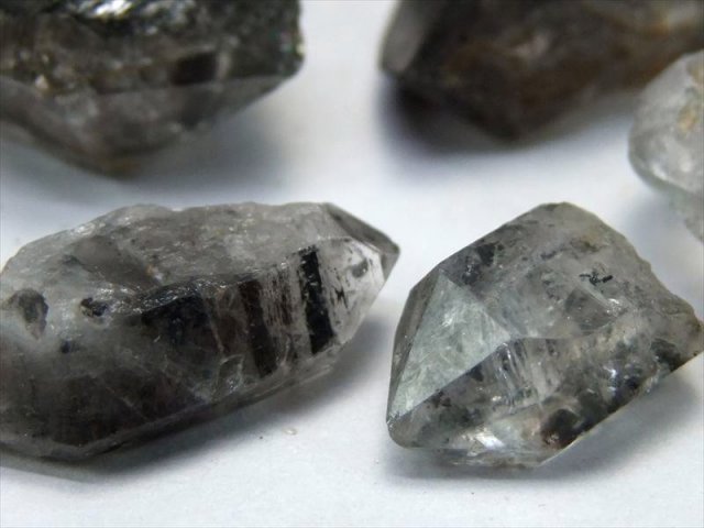 最強パワフル ブラックエレスチャル 骸骨水晶 ポイント原石 100gセット