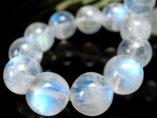 永遠の愛の象徴 5A ブルー ムーンストーン ブレスレット 8mm-8.5mm×24珠 6月の誕生石 抜群のシラー効果 極上天然石 一点もの