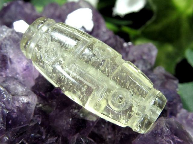 【高品質リビアングラス × 九眼天珠】強力な守護と覚醒をもたらすブレス 天然石 高品質リビアングラス × 九眼天珠】強力な守護と覚醒をもたらす