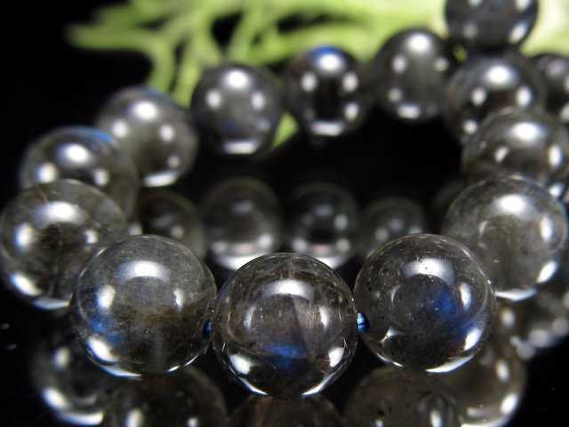 幻想的キャッツアイ効果 3A キャッツアイ・ブラックラブラドライト ブレスレット 8mm×24珠 漆黒の中に浮かび上がる極上濃厚ブルーシラー マダガスカル産