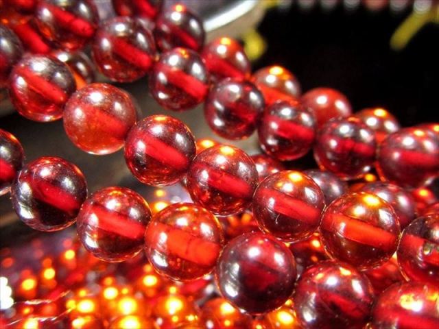 約4.5mm-5mm前後珠 ダークチェリーアンバー(天然琥珀)一連 約37-39cm 古来より愛された宝石 バルト海産