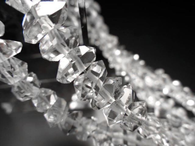 Mサイズ ハーキマーダイヤモンド（ハーキマー水晶）結晶 一連 約5mm-8mm×約16cm 希少クリスタル限定入荷！ 0.45mmワイヤー通し