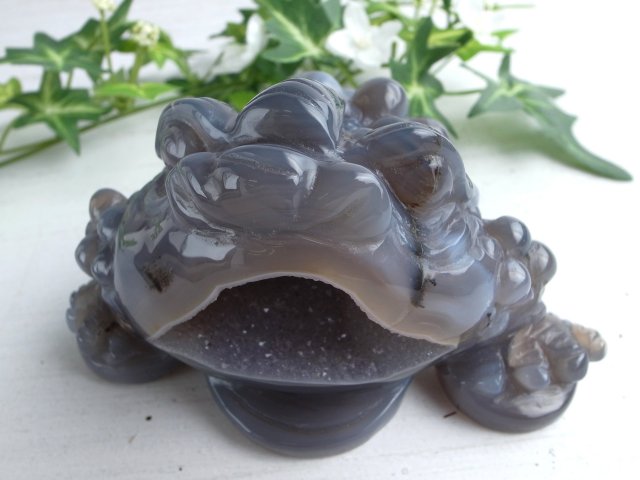 福運をもたらす笑顔の石 笑口メノウ 銭蛙 彫刻置物 最大幅125mm 瑪瑙 アゲート 笑福開運 幸運を運び込む 魔除けと財運の共存 ブラジル産