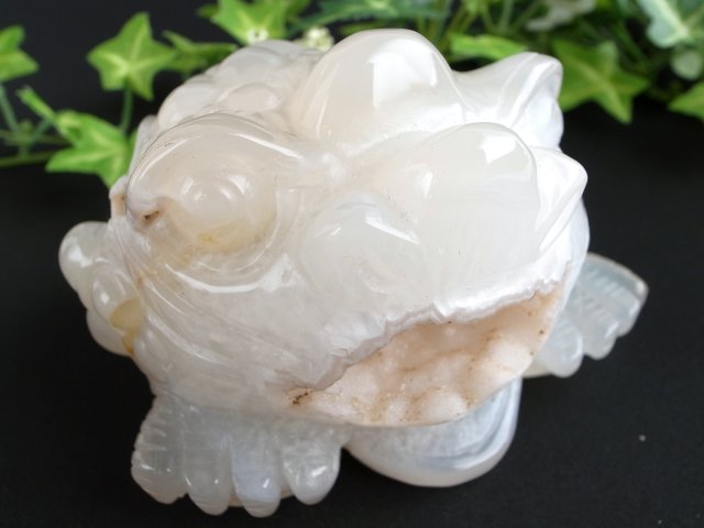 福運をもたらす笑顔の石 笑口メノウ 銭蛙 彫刻置物 最大幅100mm 瑪瑙 アゲート 笑福開運 幸運を運び込む 魔除けと財運の共存 ブラジル産