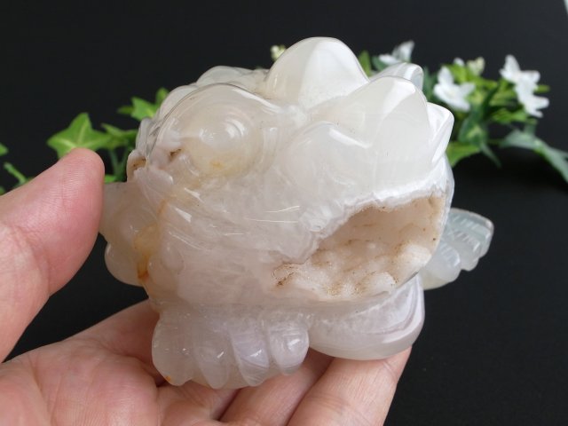 福運をもたらす笑顔の石 笑口メノウ 銭蛙 彫刻置物 最大幅100mm 瑪瑙