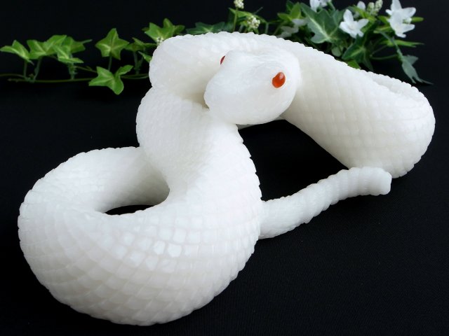 店頭展示中 開運・再生・縁結び！ 天然石（漢白玉）白蛇 彫刻置物 最大幅約206mm 重さ1377g 1点物 インテリアに 縁起物