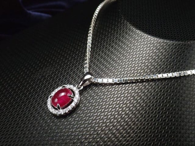 最高級5A 極上ルビーペンダントトップ ぷっくりオーバル型 ジルコニア