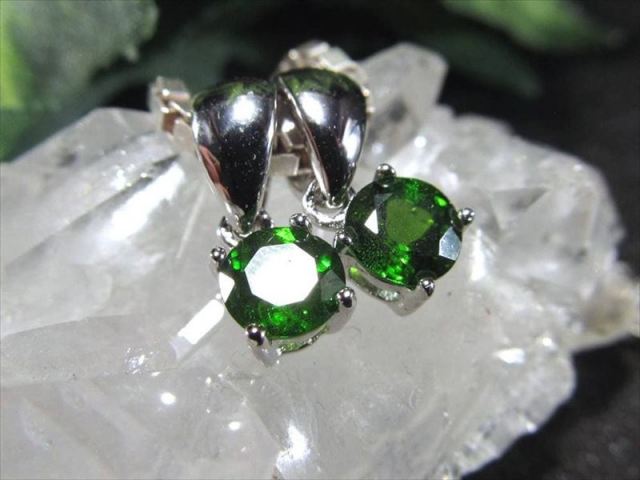 5A 宝石質 ダイオプサイト ペンダントトップ ラウンドカット 1個売り 石サイズ約5mm 極上濃厚グリーン Silver925 ロシア産