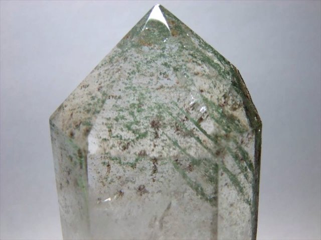 虹入り 5A 鏡花水月 グリーンガーデン 連層ファントムクォーツ ポイント置物 専用木製台座付き 高さ約169mm 重さ811g エメラルドグリーンガーデン水晶