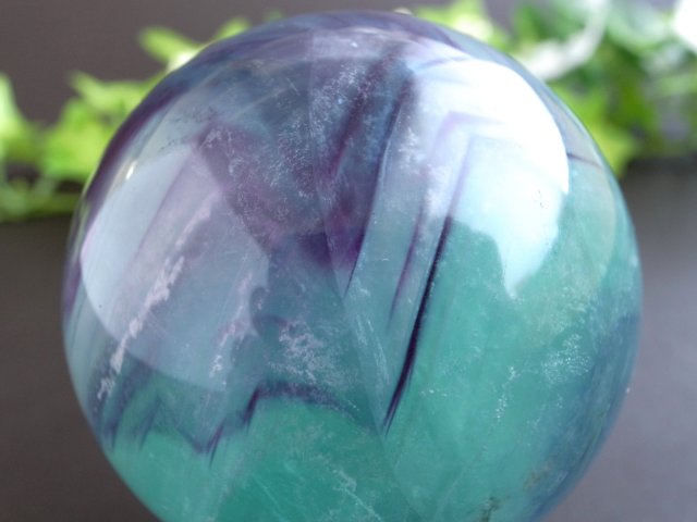 グラデーションが美しい！ マルチカラーフローライト 丸玉 台座