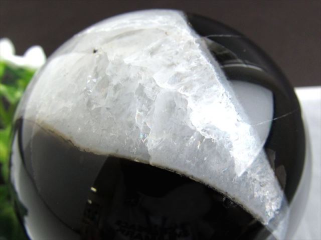 オニキスと水晶の共生石 ブラックオニキス(黒瑪瑙)水晶共生 丸玉 台座
