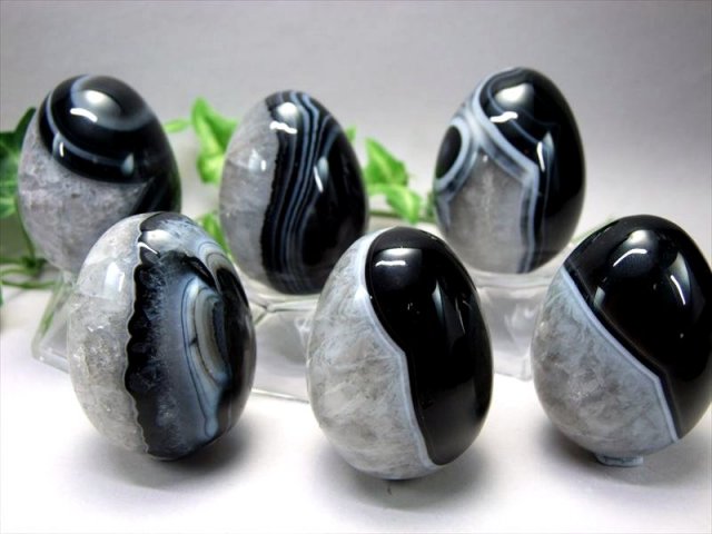 水晶半分を厳選 天眼メノウ エッグ型 置物 高さ約50mm 90g-100g前後 1