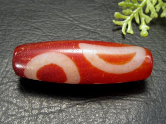 希少紅朱砂入り 日月星紅天珠(にちげっせいべにてんじゅ) 約37mm-40mm