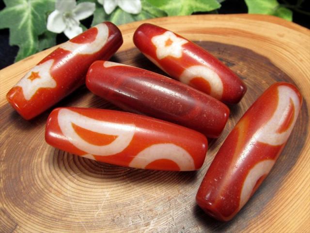 希少紅朱砂入り 日月星紅天珠(にちげっせいべにてんじゅ) 約37mm-40mm