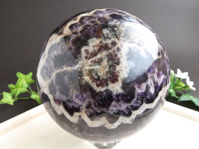 大玉！くっきり結晶！ シェブロン アメジスト 丸玉 直径133mm 重さ3422g くっきり山模様 愛の守護石 癒しと安らぎの石 一点もの 紫水晶
