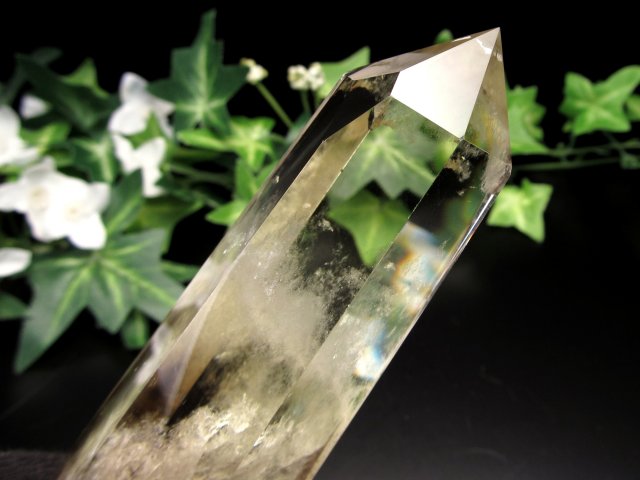 虹入りシトリンクォーツ　黄水晶　タワー　六角柱　木製台座付き！　天然石 虹入りシトリンクォーツ 黄水晶 タワー 六角柱 木製台座付き